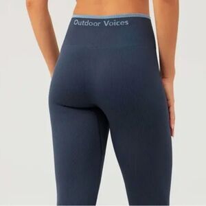 Outdoor Voices‎ Seamless Rib 7/8 Leggings Blue, Size Large (B2)